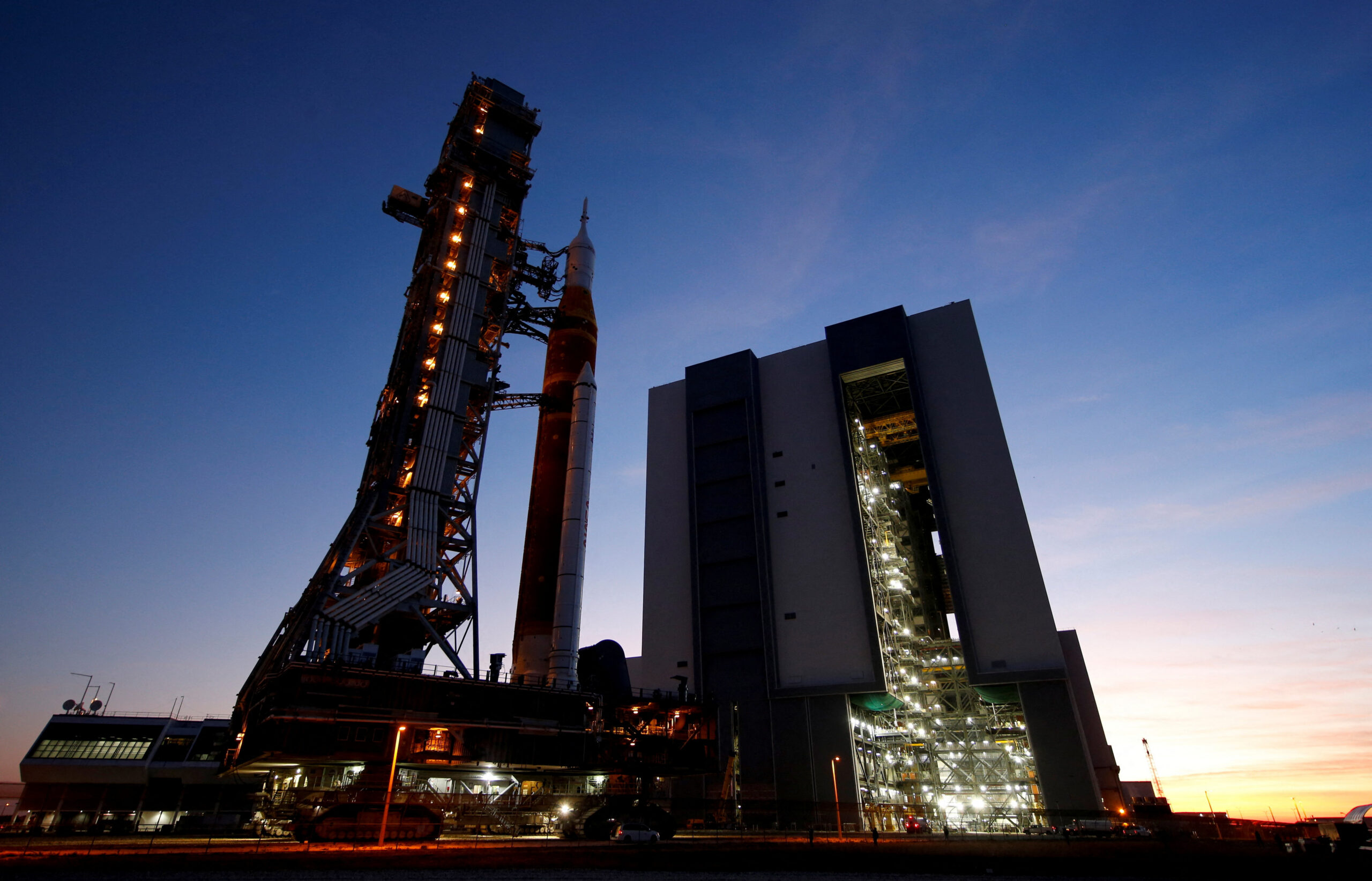 2-reuters-La-NASA-da-un-giro-radical-en-Artemis-scaled