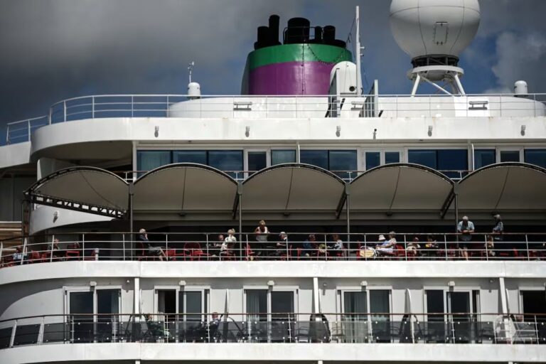Francia confina a 1,700 pasajeros de crucero por brote infeccioso; investigan intoxicación